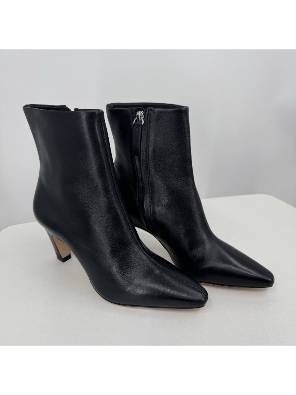 Everlane The Short Banana Heel Boot in Black Leather size 7 Ankle Side Zip
